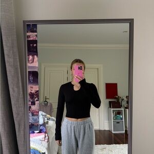 Small Black Long Sleeve Crop Top